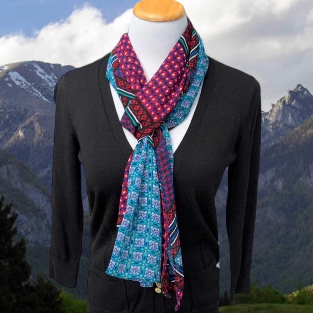 Calvin Klein Rectangular Lightweight Scarf Geometric-Pattern - Picture 4 of 8